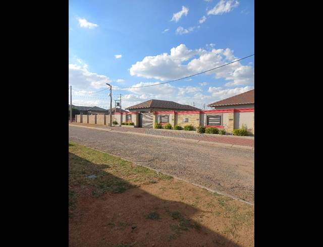 3 BEDROOM HOUSE FOR SALE IN AZAADVILLE
